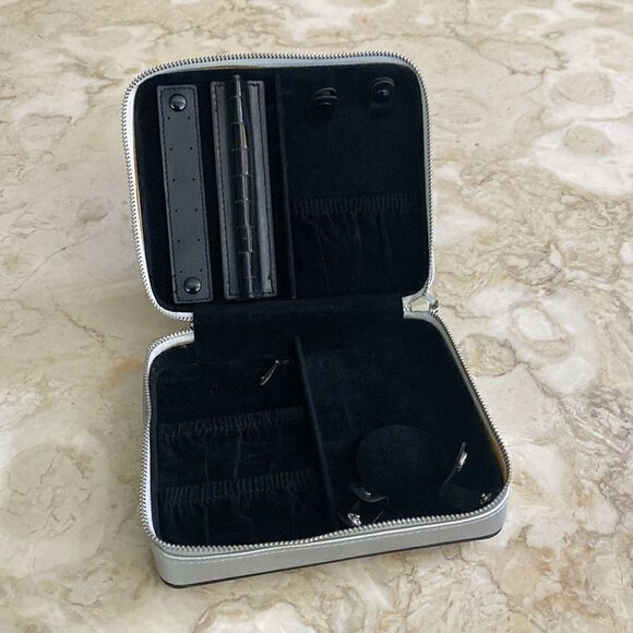 Pandora Elegance Silver Zippered Jewelry Storage Case - Picture 8 of 8